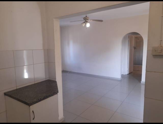 2 BEDROOM FLAT RENTED IN ESSENWOOD